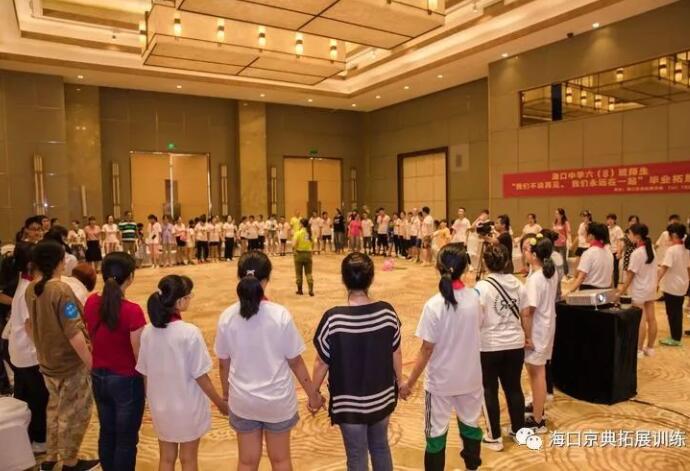 ？谥醒Я8）班毕业典礼